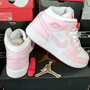 AIR JORDAN 1 MID "VALENTINES DAY" WOMEN'S US SIZE 8 BRAND NEW IN BOX